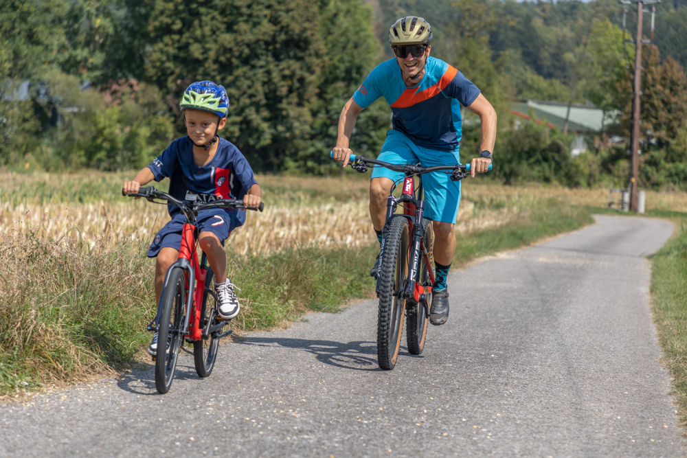 Forscher unterwegs mit dem neuen woom EXPLORE