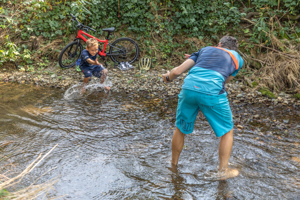 Forscher unterwegs mit dem neuen woom EXPLORE