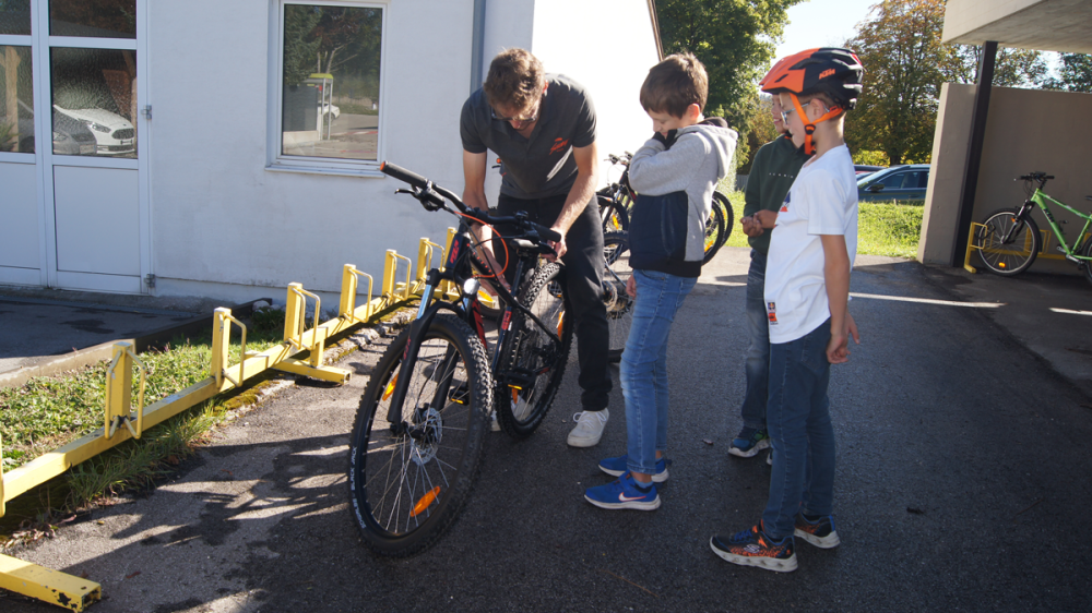 SPORTaktiv Leseraktion: KTM stattete eine Schulklasse für die Fahrradprüfung aus!