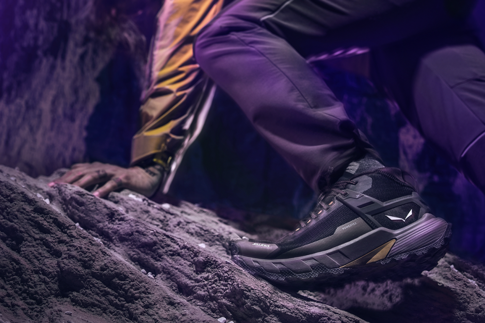 Set The Tone Of Your Night: So gelingt Speed Hiking im Winter