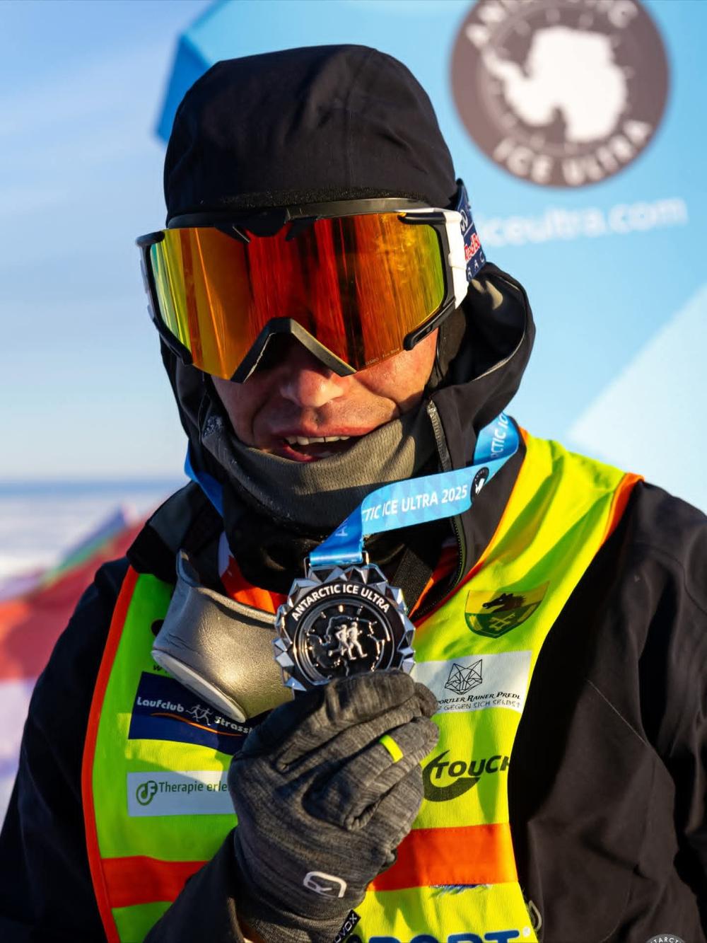 Mit Peeroton an der Spitze: Rainer Predl bezwingt 100 km Antarktis