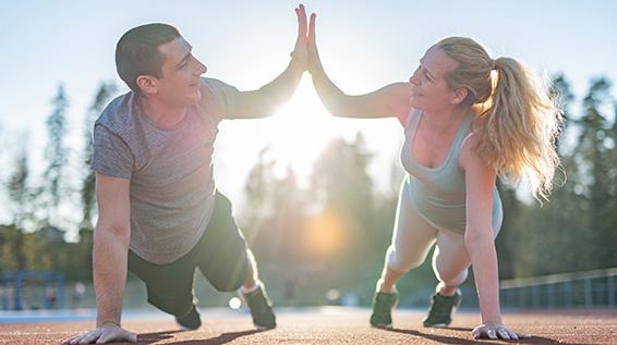 Liebe in Bewegung: 6 sportliche Alternativen zum klassischen Valentinstag