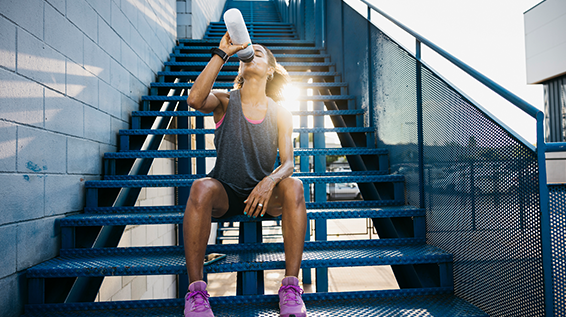 Sommertraining ohne Hitzestress: 10 Tipps für heiße Tage vom SPORTaktiv-Doc