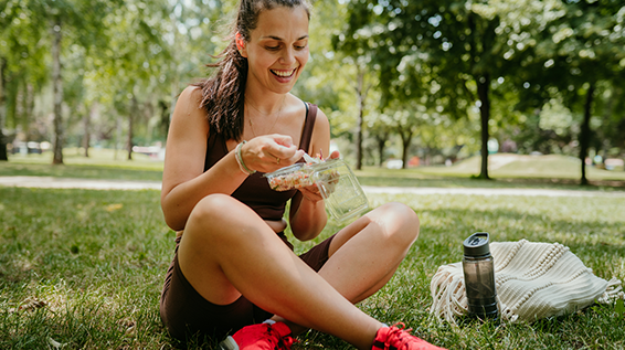 Sommertraining ohne Hitzestress: 10 Tipps für heiße Tage vom SPORTaktiv-Doc
