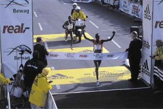 Die 5 offiziellen Weltrekordzeiten im Marathon / Quelle: Wikipedia
