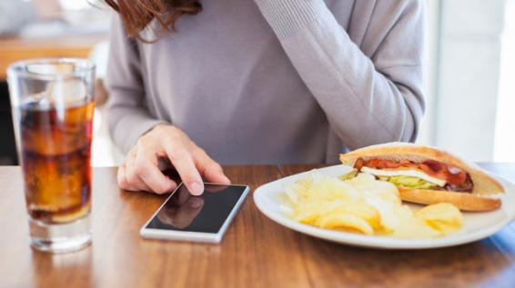Life Hacks: Wenn beim Abnehmen nichts weitergeht / Bild: iStock / Bogdanhoda Life Hacks: Wenn beim Abnehmen nichts weitergeht / Bild: iStock / Bogdanhoda