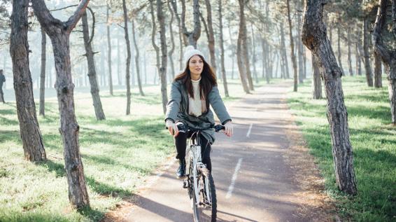 Biken im Winter / Bild: istock / petrunjela Biken im Winter / Bild: istock / petrunjela