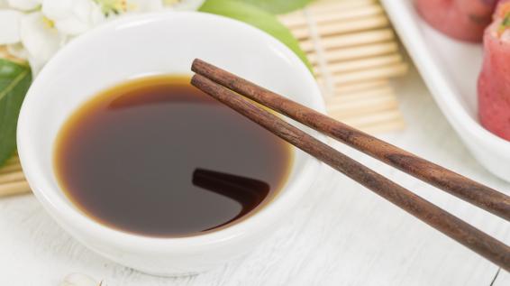 Kalorienbomben und Dickmacher: Sojasauce / Bild: iStock / Paul_Brighton Kalorienbomben und Dickmacher: Sojasauce / Bild: iStock / Paul_Brighton