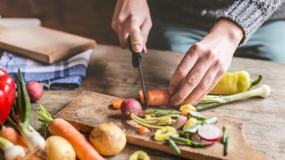Keep It Simple: 3 Tipps, um deine Ernährung zu vereinfachen / Bild: iStock / Anchiy Keep It Simple: 3 Tipps, um deine Ernährung zu vereinfachen / Bild: iStock / Anchiy