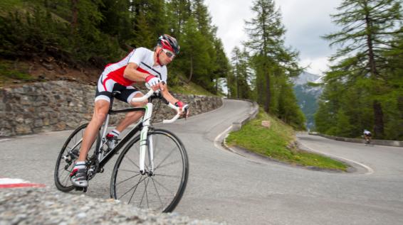 Fahrrad vs. Auto: 7 gute Gründe, warum man sich ein Bike zulegen sollte / Bild: iStock / Dolomites-image