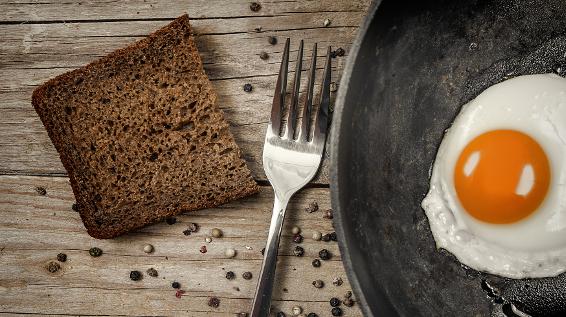 Deftig, süß oder ernährungsbewusst: Welcher Frühstückstyp bist du? / Bild: iStock / Believe_In_Me