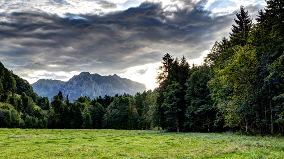 Gewitter in den Bergen – was tun? / Bild: iStock / Fotozick