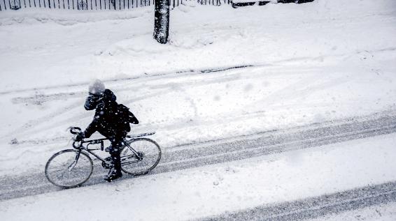 So schützen Biker ihre Haut im Winter / Bild: iStock / Marc Bruxelle