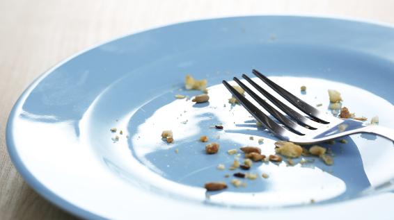 Kampf dem Verlangen! Mit diesen 6 Tricks kannst du Heißhungerattacken vermeiden / Bild: iStock