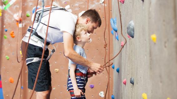 Die Top 10 (Benimm-) Regeln für die Kletterhalle / Bild: iStock / noblige