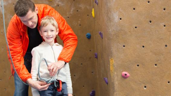 Die Top 10 (Benimm-) Regeln für die Kletterhalle / Bild: iStock / noblige