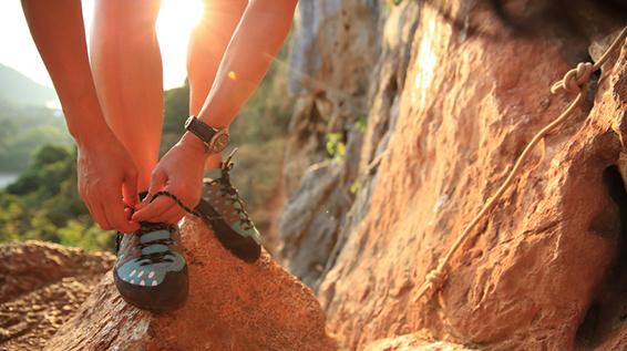 Kaufberatung: Was einen guten Kletterschuh ausmacht / Bild: iStock / lzf 