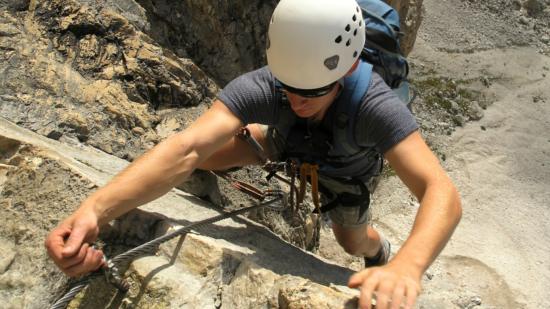 Die 15 wichtigsten (Benimm-) Regeln für den Klettersteig / Bild: iStock / jakubcejpek