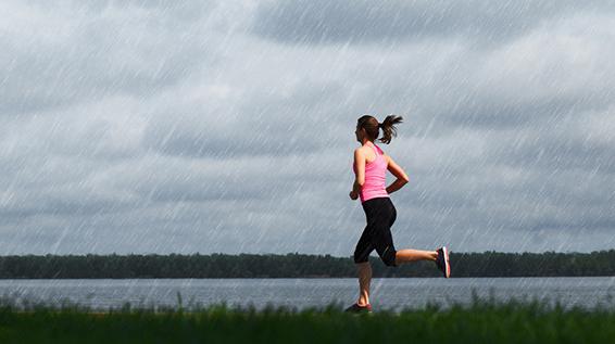 Laufen bei Regen: Tipps fürs Training