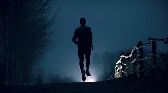 6 Sicherheitstipps fürs Laufen im Dunkeln / Bild: iStock