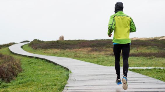 Jetzt erst recht: 6 Motivationshilfen fürs Laufen im Herbst / Bild: iStock / Ramonespelt Jetzt erst recht: 6 Motivationshilfen fürs Laufen im Herbst / Bild: iStock / Ramonespelt