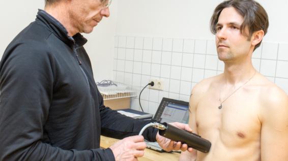 SPORTaktiv bei der Leistungsdiagnostik: Körperfettmessung / Bild: Thomas Polzer