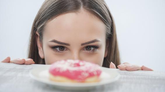 Nicht (zu) sauer werden: Diese 5 Tipps schützen vor zu viel Magensäure / Bild: iStock Nicht (zu) sauer werden: Diese 5 Tipps schützen vor zu viel Magensäure / Bild: iStock