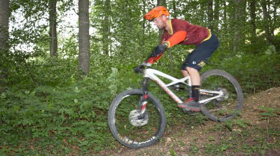 MTB-Fahrschule: Springen lernen leicht gemacht / Bild: Thomas Polzer MTB-Fahrschule: Springen lernen leicht gemacht / Bild: Thomas Polzer