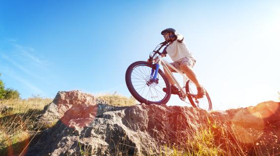 Wanderungen mit dem Mountainbike / Bild: istock / BrianAJackson