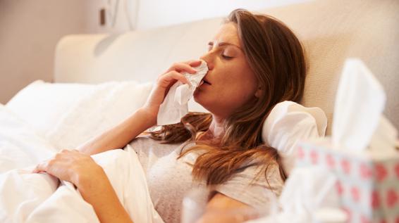 5 Mythen und Fakten über Erkältungen: Wie gut weißt du Bescheid? / Bild: iStock / monkeybusinessimages