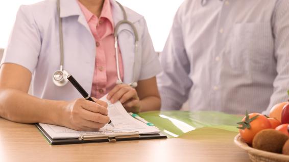 Nahrungsergänzungsmittel: 3 Fragen, die du dir vorher stellen solltest / Bild: iStock / utah778 Nahrungsergänzungsmittel: 3 Fragen, die du dir vorher stellen solltest / Bild: iStock / utah778