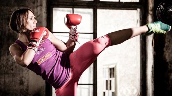 Kickbox-Weltmeisterin Nicole Trimmel im Interview: Das kann wirklich jeder brauchen! / Bild: Florian Albert 
