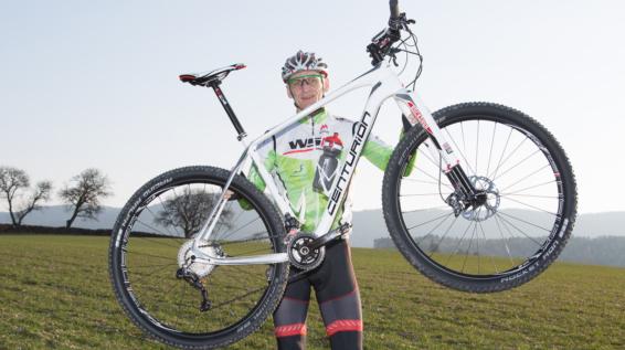 Personality: 5 Mountainbiker und ihr Sportgerät / Bild: Thomas Polzer