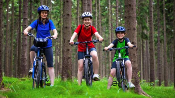 5 Tipps für Fahrradtouren mit Kindern / Bild: iStock / gbh007 planung was beachten