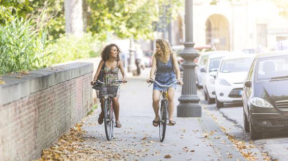 Mythen und Fakten im Straßenverkehr: Was dürfen Biker und was nicht? / Bild: iStock