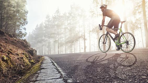 6 Gründe, warum sich Radfahrer die Beine wirklich rasieren - Rennradfahrer Beine rasieren / Bild: iStock / photoschmidt