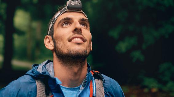 Die 6 wichtigsten Sicherheitsregeln beim Wandern / Bild: iStock / julief514 