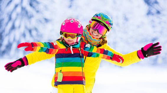 Die 10 besten Tipps fürs Skifahren mit Kindern und Familien / Bild: iStock / FamVeld