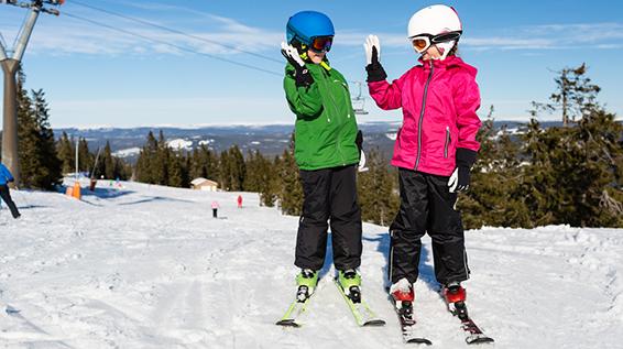 Die 10 besten Tipps fürs Skifahren mit Kindern und Familien / Bild: iStock / Bigandt_Photography