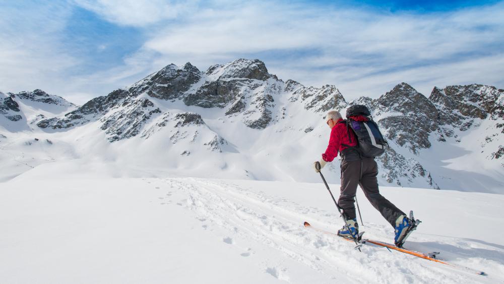 Schöne Skitour in den Bergen / Bild: istock / michelangeloop Schöne Skitour in den Bergen / Bild: istock / michelangeloop