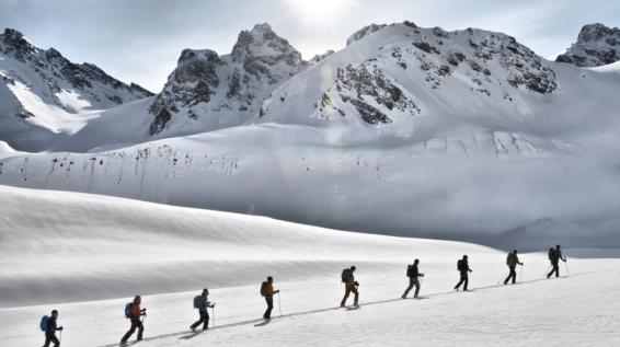 Im Vorfeld der Skitour: Was Neueinsteiger im Vorwinter erledigen sollten ... / Bild: Elan Skis