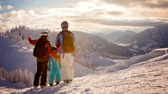 8 Spartipps für einen kostengünstigen Skiurlaub / Bild: iStock / tatyana_tomsickova 