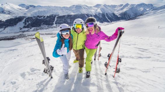 8 Spartipps für einen kostengünstigen Skiurlaub / Bild: iStock / Corr 