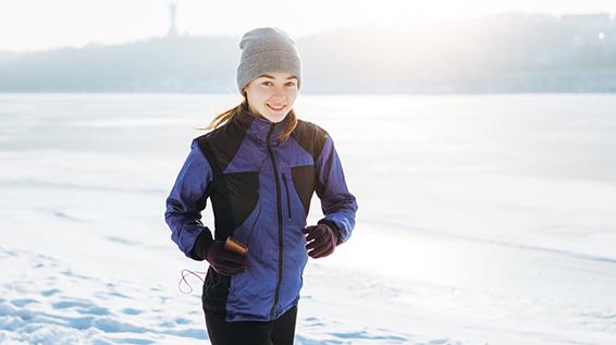 Sport im Winter: So trainierst du richtig an kalten Tagen / Bild: iStock / Oleksandr Briagin