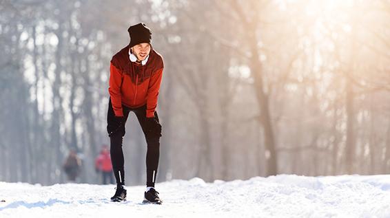 Sport im Winter: So trainierst du richtig an kalten Tagen / Bild: iStock / Lordn
