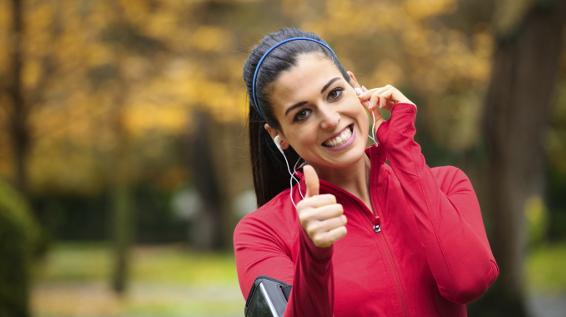 Sport in der Übergangszeit: 5 Tipps, die du bei deinem Herbst-Workout beachten solltest / Bild: iStock / Dirima