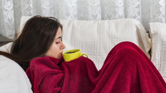 5 Gründe, warum du im Winter mehr Tee trinken solltest / Bild: iStock / sezer66