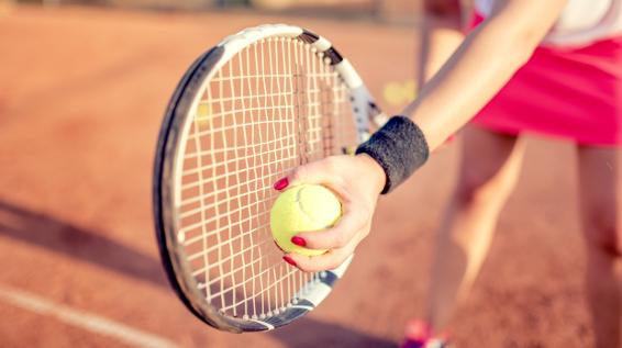 Tennis Saiten / Bild: istock / bogdanhoda