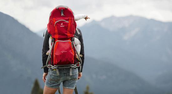 Unterwegs mit den Kleinsten: Der Kindertragerucksack / Bild: Deuter