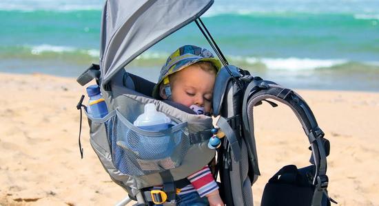 Unterwegs mit den Kleinsten: Der Kindertragerucksack / Bild: Deuter